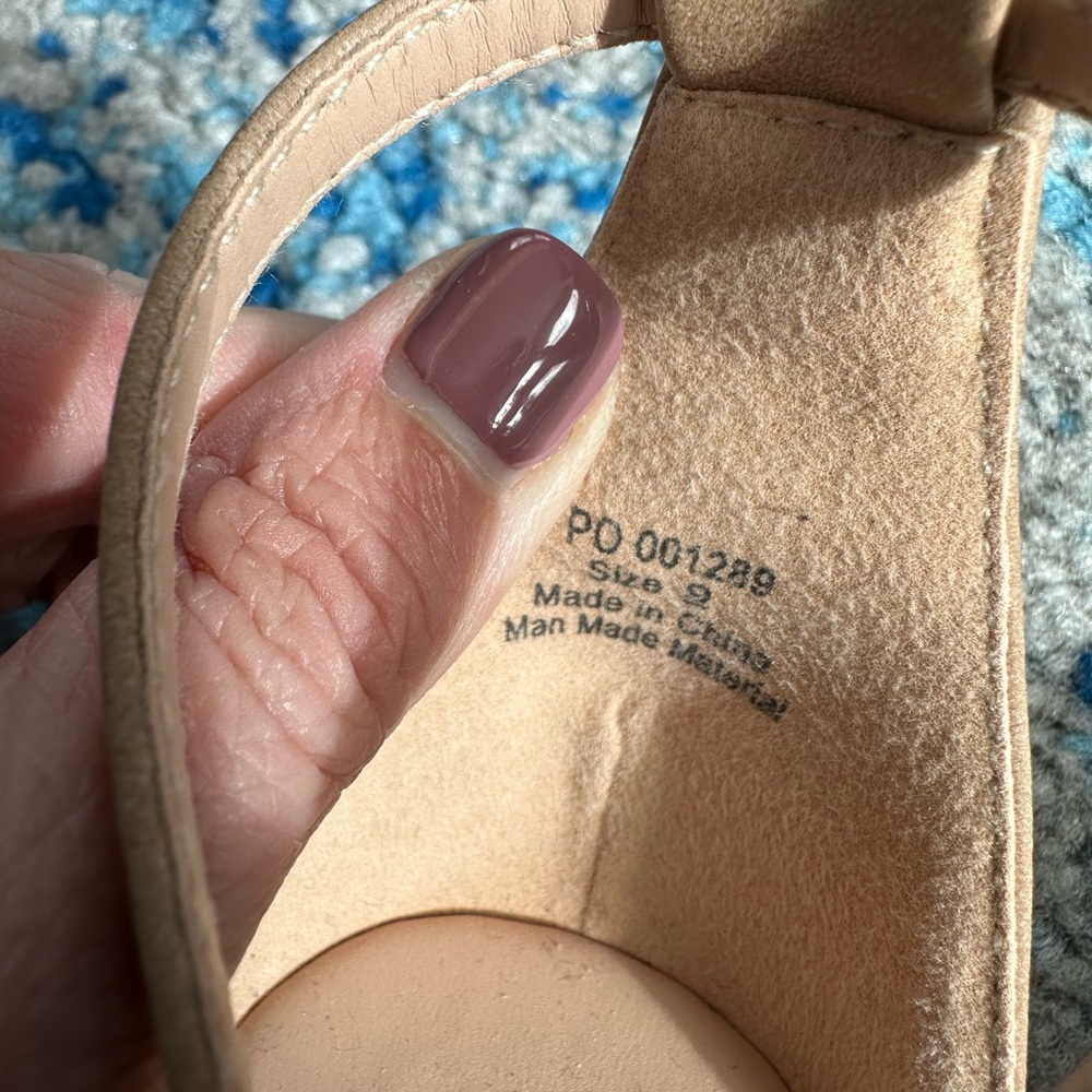neutral sandals! - Picture 4 of 4